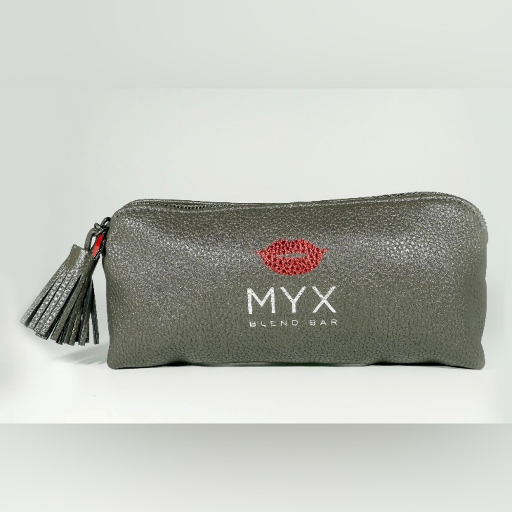 💋NWOT Dark Gray Makeup Bag💋